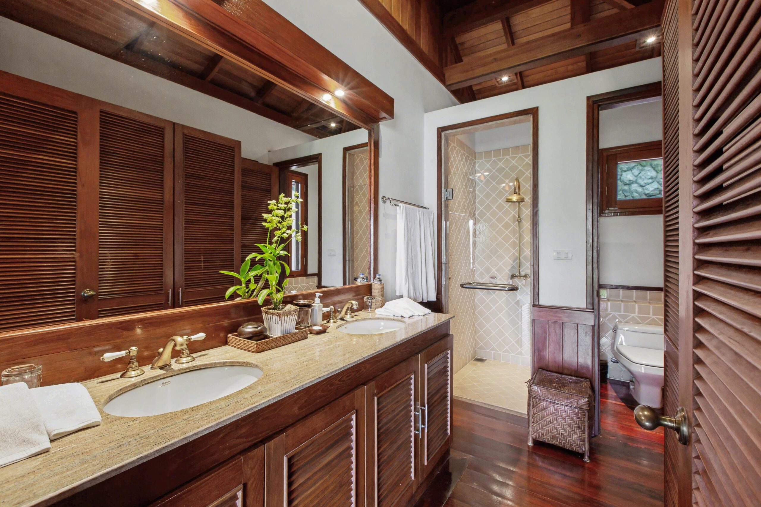 Guest Bedroom 2 - Bathroom 1